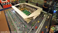 Sebuah pusat perbelanjaan di Hong Kong memamerkan koleksi lego khusus edisi Piala Dunia Brasil 2014.