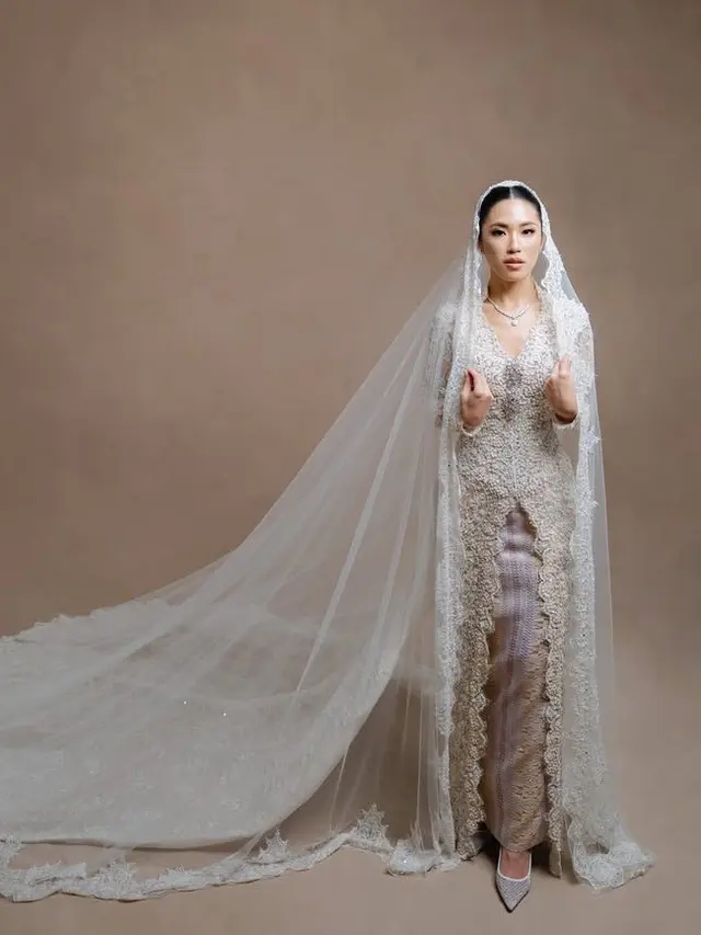 Pesona Winona Delany Resmi Menjadi Menantu Hotman Paris.