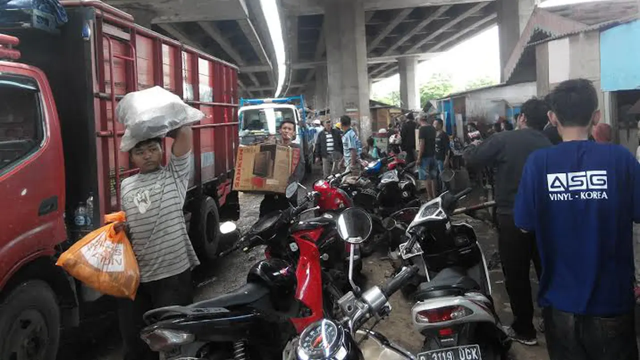 20160301-Ditertibkan-Warga-Kolong-Tol-Seberang-Kalijodo-Mulai-Berpinda-Jakarta