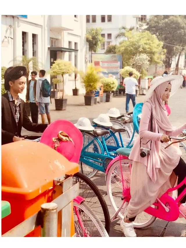 Dikabarkan Dekat, Ini 6 Momen Kebersamaan Gus Azmi dan Wirda Mansur
