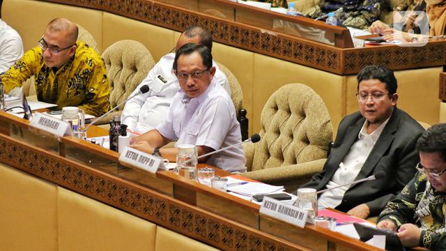 Mendagri Bersama KPU dan Bawaslu Bahas Persiapan Pemilu 2024 dengan DPR