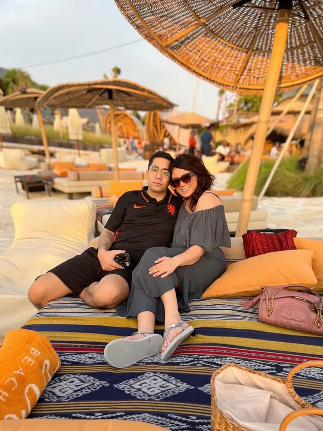 6 Potret Mesra Thalita Latief Bersama Kekasih yang Tengah Liburan di Bali