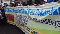 Aksi damai guru di Pekanbaru menuntut TPP dibayar oleh Pemerintah Kota Pekanbaru. (Liputan6.com/M Syukur)