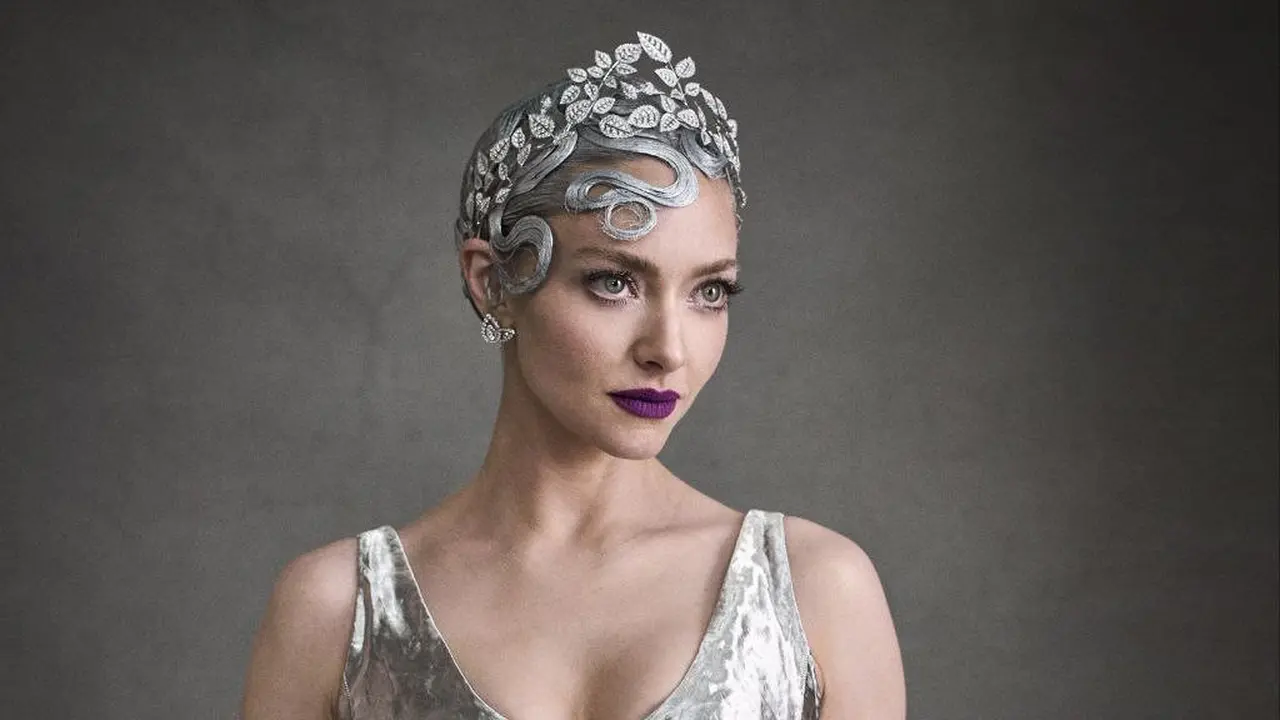 Amanda Seyfried (X/Prada)