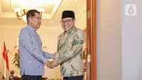 Ketua Umum PKB Muhaimin Iskandar tiba di kediaman Wakil Presiden Republik Indonesia ke-10 dan ke-12 Jusuf Kalla (JK) di Jalan Brawijaya Raya No.6 Jakarta Selatan, Sabtu (6/5/2023). (Liputan6.com/Faizal Fanani)