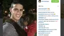 Bintang Real Madrid, James Rodriguez memiliki 18 juta Followers di Instagram miliknya, James akrab dengan penggemarnya bahkan dengan Seekor Simpanse yang senang memelukknya. (Photo/Instagram)