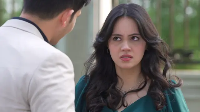 Di Antara Dua Cinta