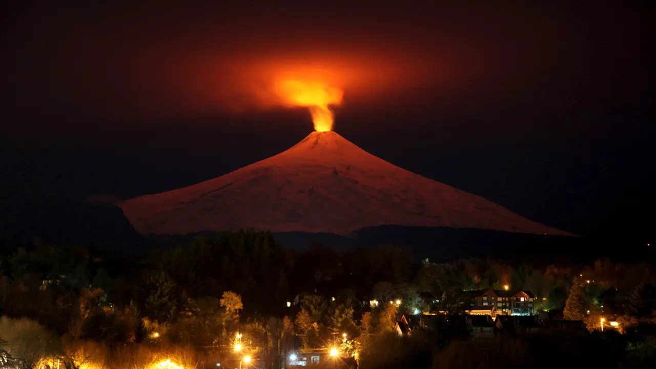 Erupsi Gunung Villarrica di Chili pada 2015