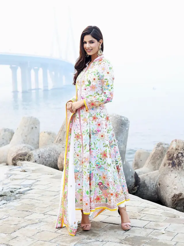 7 Pesona Harnaaz Sandhu, Wakil India yang Jadi Miss Universe 2021