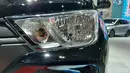 Lampu yang digunakan Ayla tipe X masih mengandalkan desain dan teknologi yang sangat konvensional. Bohlam halogen multi-reflector dengan sinar kuning hadir untuk lampu utama, lampu kota, dan lampu sein hadir untuk menjadi penerang di malam hari.