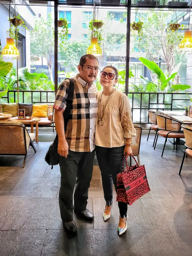 22 Tahun Menikah, Ini 7 Potret Mesra Mayangsari dan Bambang Trihatmodjo