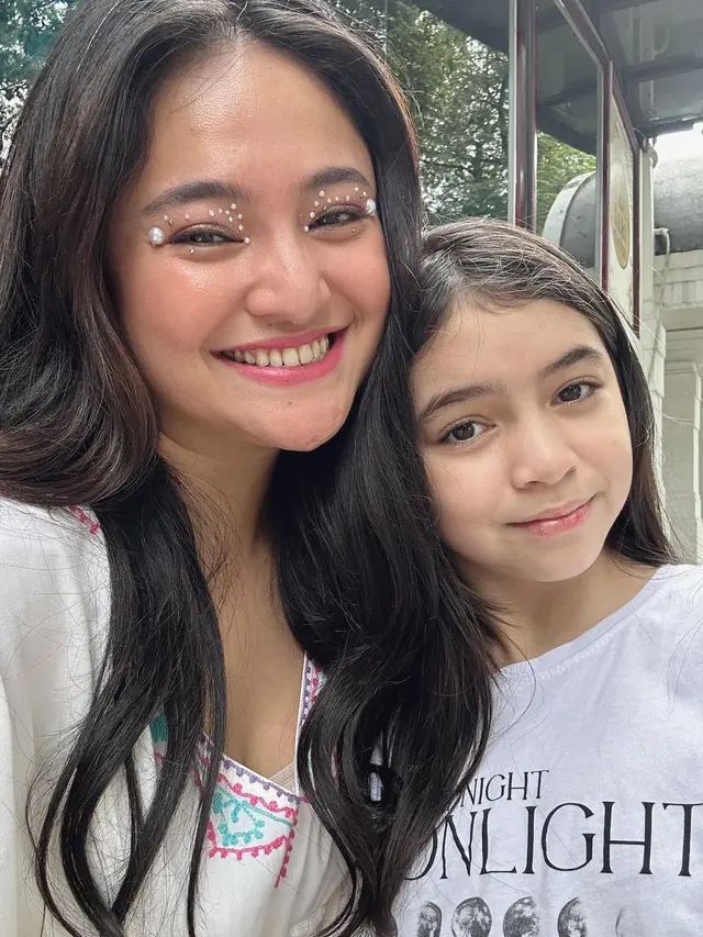Rindu Berperan Jadi Ibu untuk Anak, Ini 7 Potret Kebersamaan Marshanda dan Sienna