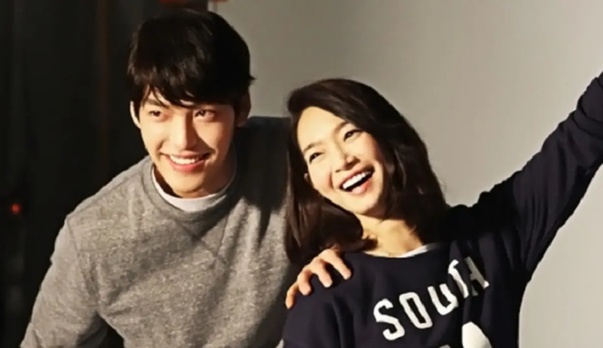 Namun di tengah baik itu, muncul kabar jika jalinan asmara Kim Woo Bin dan Shin Min Ah kandas di tengah jalan. (Foto: allkpop.com)