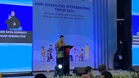 Direktur Pendidikan Masyarakat dan Pendidikan Khusus (PMPK) Baharudin saat memberikan pidato di acara peringatan puncak Hari Disabilitas Internasional (HDI) 2024 di Ballroom Tribrata, Jakarta Selatan, pada Selasa (3/12/2024). (Liputan6.com/Hisyam)