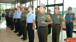 Citizen6, Jakarta: Kenaikan pangkat tersebut terdiri dari Pati TNI Angkatan Darat 18 0rang, TNI Angkatan Laut tiga orang, dan TNI Angkatan Udara tujuh orang. (Pengirim: badarudin bakri badar)