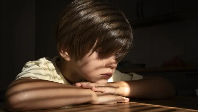 6 Cara Bijak Menghadapi Anak yang Suka Menyendiri (photo by freepik.com)