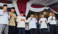 Prabowo Subianto dan ketua umum parpol koalisi pendukungnya usai dinyatakan menang Pilpres 2024 di Jalan Kertanegara IV Jakarta Selatan, Rabu (20/3/2024).(Liputan6.com/ Lizsa Egeham)