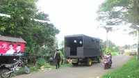Pondok Pesantren Ibnu Mas'ud, Desa Sukajaya, Kecamatan Tamansari, Kabupaten Bogor, Jawa Barat dijaga polisi, Minggu (17/9/2017). (Liputan6.com/Achmad Sudarno)