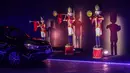 Orang-orang mengunjungi festival cahaya bertema Natal lantatur (drive-thru) dengan mobil di tengah kekhawatiran COVID-19 di Sao Paulo, Brasil, pada 8 Desember 2020. Acara tersebut berlangsung dari 4 hingga 27 Desember. (Xinhua/Rahel Patrasso)