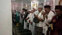 Rahasia Besar di Balik Tradisi Bersalaman Saat Lebaran