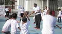 Sam Perkins Melatih Anak-anak Jalanan (Faisal Fanani/Liputan6.com)