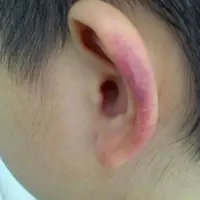 Oknum guru ini melakukan kekerasan fisik terhadap muridnya di kelas. 