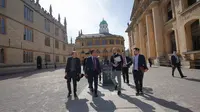 Gubernur DKI Jakarta Anies Baswedan saat berkunjung ke Universitas Oxford. (Instagram @aniesbaswedan)