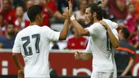 SELEBRASI - Gareth Bale melakukan se;ebrasi usai mencetak gol ke gawang Tottenham Hotspur. (REUTERS/Michaela Rehle)