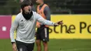 Pelatih Timnas Jerman, Joachim Loew, memimpin sesi latihan jelang laga UEFA Nations League di Stuttgart, Senin (31/8/2020). Jerman akan berhadapan dengan Spanyol. (AFP/Thomas Kienzle)