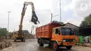Pada Senin (3/3/2025) pagi, sebanyak 1.500 ton sampah berhasil diangkut dari Saringan Sampah Ciliwung di TB Simatupang. (Liputan6.com/Herman Zakharia)