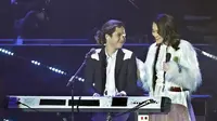 6 Potret Mesra Dul Jaelani dan Aaliyah Massaid di Atas Panggung, Sweet Banget