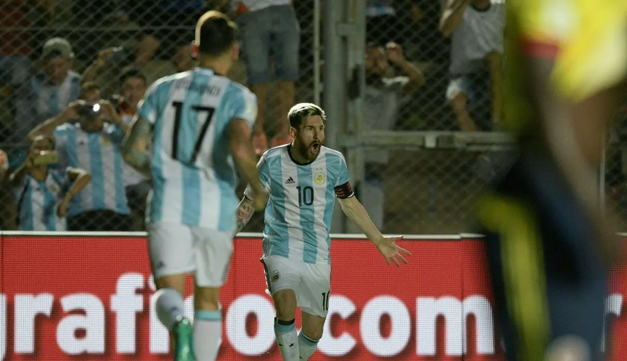 Ekspresi striker Argentina, Lionel Messi, setelah mencetak gol pertama ke gawang Kolombia pada laga kualifikasi Piala Dunia 2018 zona CONMEBOL di Estadio San Juan del Bicentenario, Selasa (15/11/2016). (AFP/Juan Mabromata)