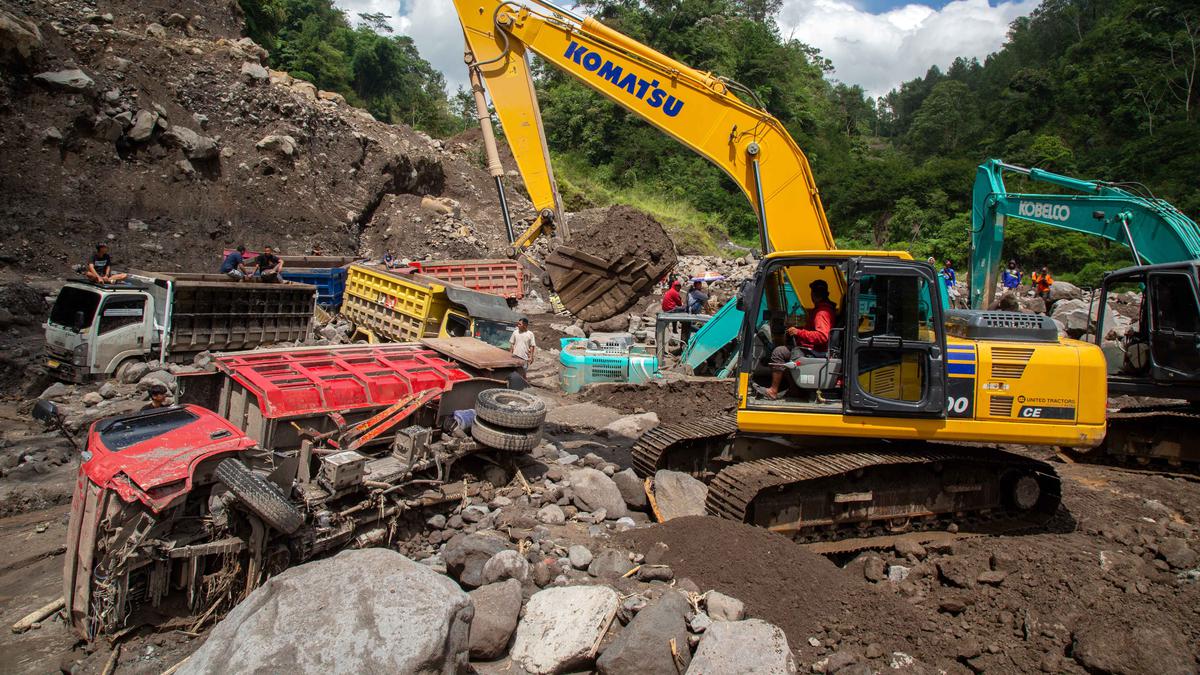 Banjir Lahar Dingin Gunung Merapi Terjang Penambangan Pasir, Tiga Orang Tewas