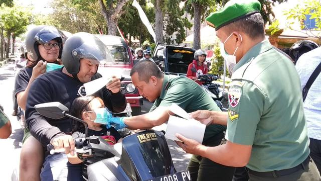 Kodim Bangli bagi-bagi dua ribu masker gratis kepada masyarakat
