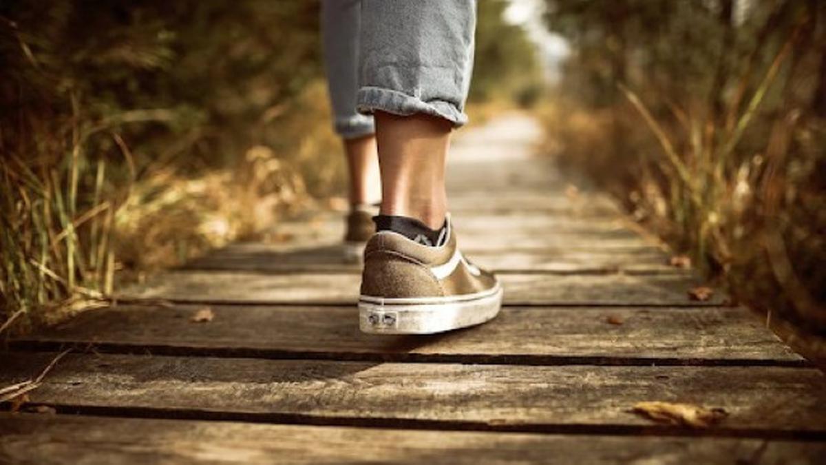 Manfaat Jalan Kaki 30 Menit Setiap Hari bagi Kesehatan Tubuh dan Pikiran