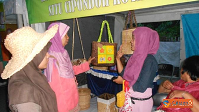 Pengrajin Eceng  Gondok  Perlu Perhatian Pemerintah 