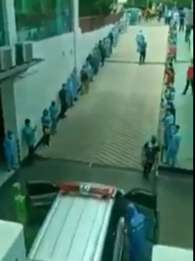 Penghormatan Terakhir Kepada Perawat yang Meninggal Karena Corona Ini Bikin Terenyuh