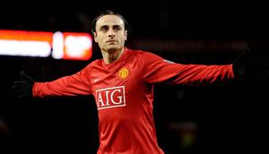 8. Dimitar Berbatov (Manchester United) - Striker berdarah Bulgaria ini hampir saja berseragam Manchester City. Namun karena dijemput langsung Sir Alex Fergusen di bandara membuatnya tak mampu menolak pinangan Setan Merah. (AFP/Andrew Yates)