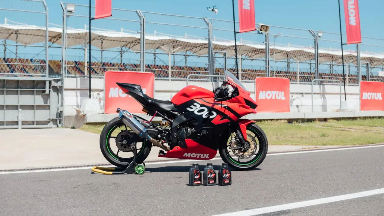 Pelumas Motul 300V Diuji Langsung di Track Day Sirkuit Mandalika (ist)