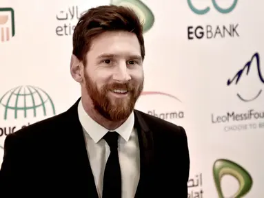 Bintang Barcelona, Lionel Messi, mengunjungi Mesir untuk mempromosikan negara berpenduduk 92 juta jiwa itu sebagai tempat destinasi pengobatan bagi para pengidap penyakit Hepatitis C pada Selasa (21/2/2017). (AP/Nariman El-Mofty)