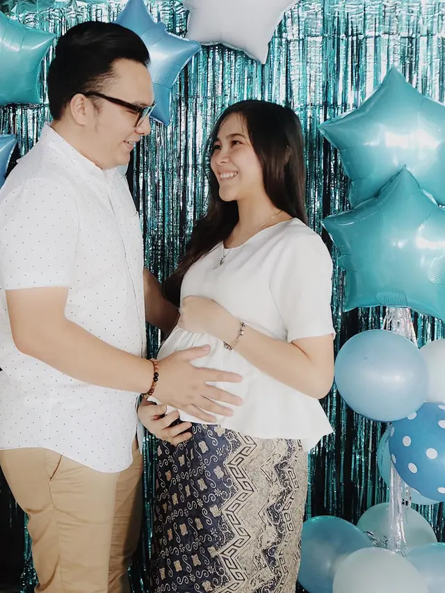 5 Pesona Christy Cherrybelle Pamer Baby Bump, Masih Terlihat Imut