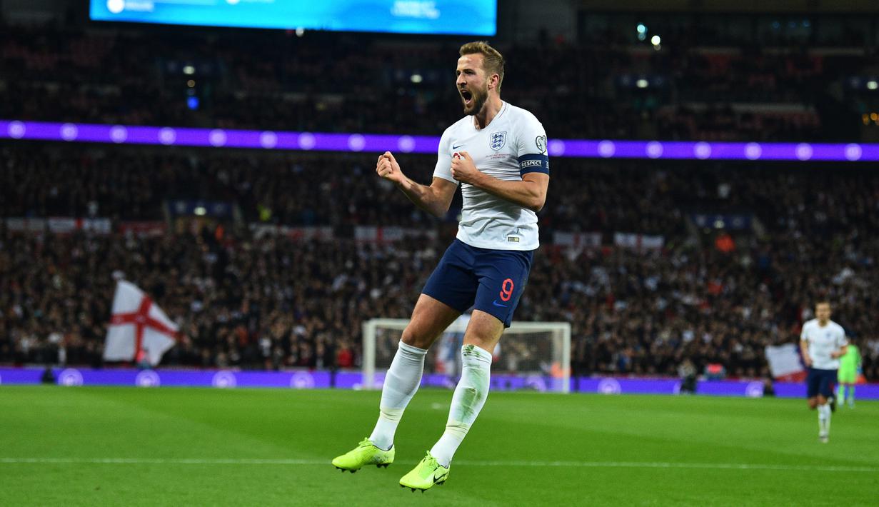 Striker Inggris Harry Kane berselebrasi usai mencetak gol ke gawang Montenegro pada pertandingan Grup A Kualifikasi Piala Eropa 2020 di Stadion Wembley di London (14/11/2019). Di pertandingan ini Kane mencetak 3 gol dan mengantar Inggris menang telak 7-0. (AFP/Glyn Kirk)