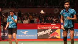 Sudah unggul 20-18, Tontowi/Liliyana harus takluk 21-23 di gim kedua. (Bola.com/Arief Bagus)
