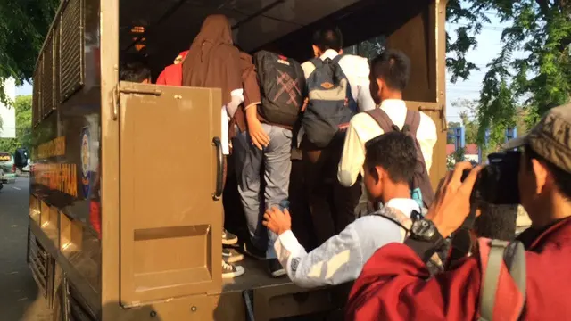 Angkot Cirebon mogok