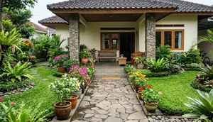 7 Cara Menata Bunga Hias di Teras Rumah Mungil agar Terlihat Rapi