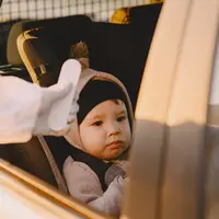 memilih car seat yang tepat akan membuat si kecil nyaman dan aman. credits: freepik