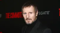 Aktor Liam Neeson menghadiri premiere film terbarunya, THE COMMUTER, di New York, 8 Januari 2018. Pada kesempatan itu, Liam tampil penuh pesona dengan dandanan yang keren. (Photo by Andy Kropa/Invision/AP)