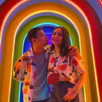 Nagita Slavina beberapa hari lalu membawa kabar bahagia, yakni tentang kehamilan anak keduanya. Hal tersebut diumumkan dalam tayangan Youtube milik Rans Entertainment. (Instagram/raffinagita1717)