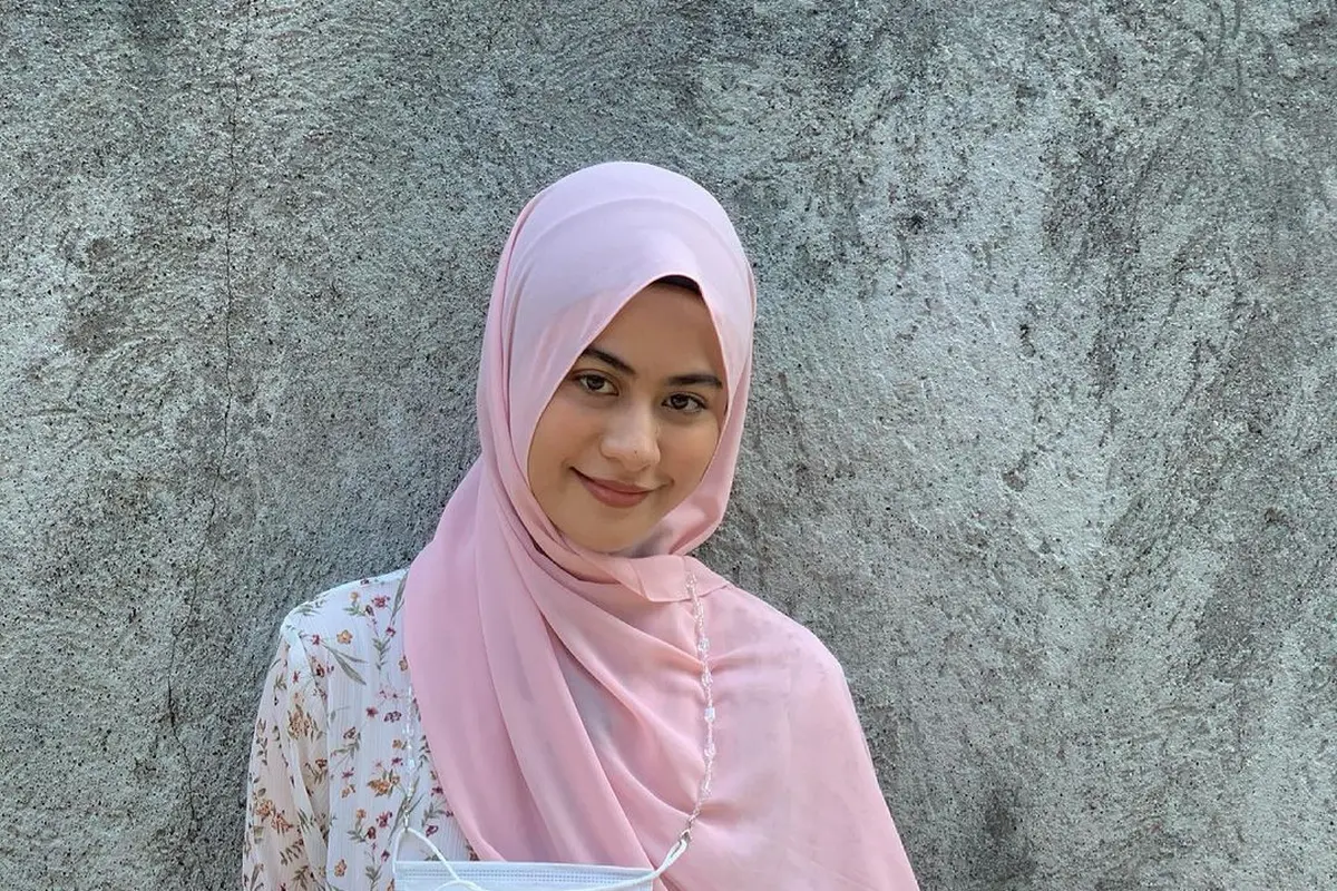 6 Gaya Betari Ayu Pakai Hijab Simpel Ini Curi Perhatian, Tetap Memesona