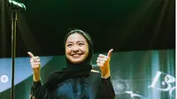 Aksi Bernadya Manggung Pakai Hijab di Aceh Banjir Pujian